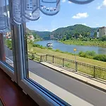 U Bocmana S Výhledem Na Zámek A Labe *