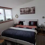 U Bocmana S Výhledem Na Zámek A Labe Decin