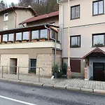 U Bocmana S Výhledem Na Zámek A Labe