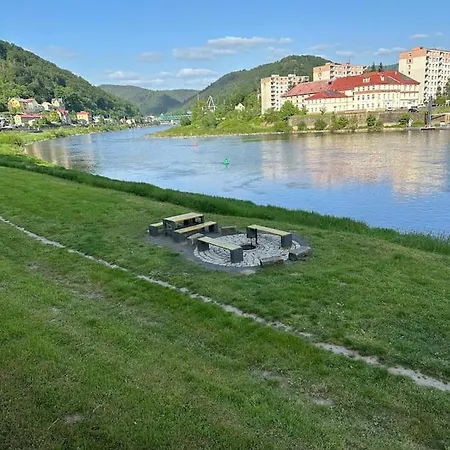 U Bocmana S Vyhledem Na Zamek A Labe