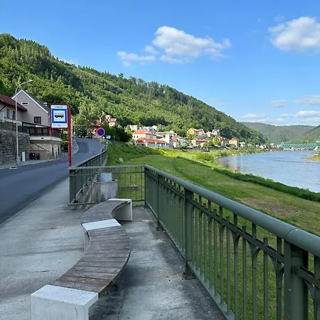 U Bocmana S Vyhledem Na Zamek A Labe
