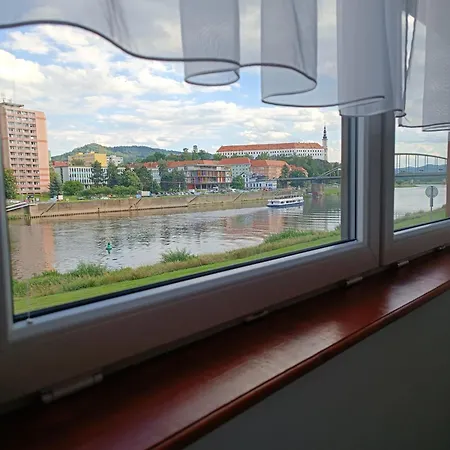 아파트 U Bocmana S Vyhledem Na Zamek A Labe