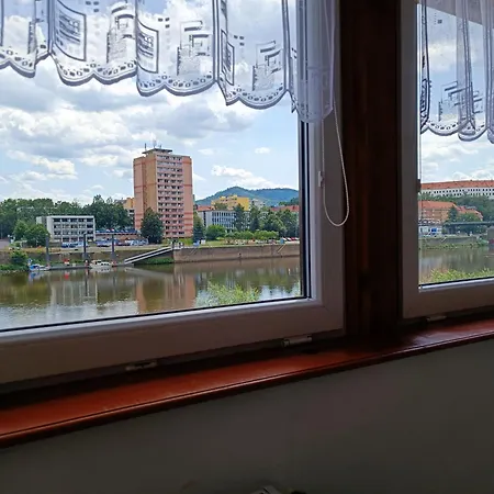 U Bocmana S Vyhledem Na Zamek A Labe 아파트