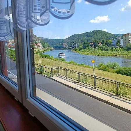 U Bocmana S Vyhledem Na Zamek A Labe *