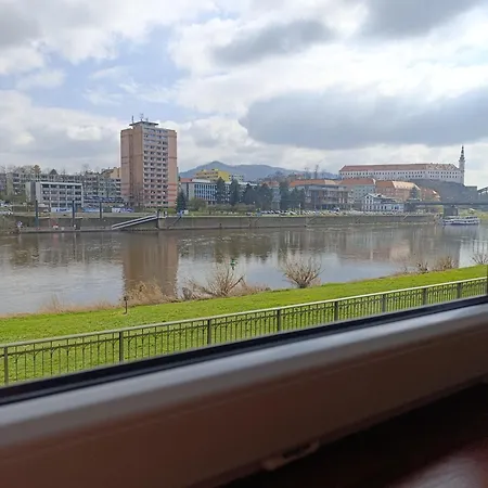 U Bocmana S Výhledem Na Zámek A Labe *