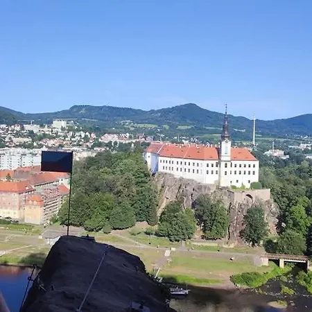 U Bocmana S Výhledem Na Zámek A Labe Apartamento
