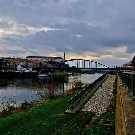 U Bocmana S Výhledem Na Zámek A Labe Appartamento *