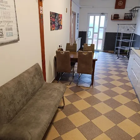 U Bocmana S Výhledem Na Zámek A Labe *