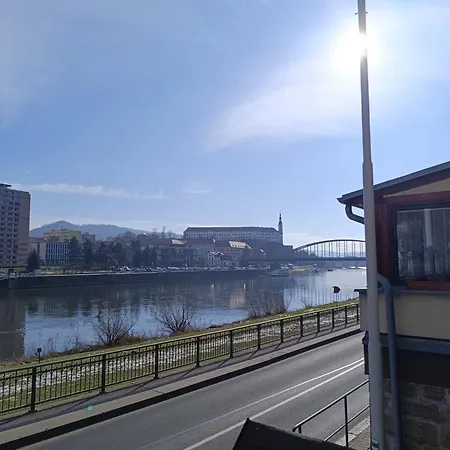 U Bocmana S Vyhledem Na Zamek A Labe